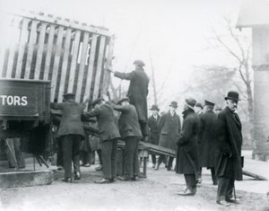 Descarga del rinoceronte indio recién llegado, Zoológico de Londres de Frederick William Bond