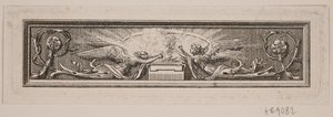 Ornamento con altar y dos ángeles