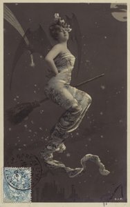 Una joven sentada en una escoba volando sobre los tejados de French Photographer