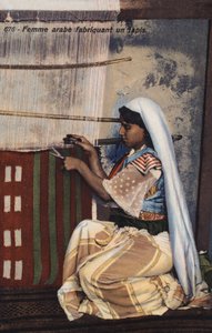 Niña árabe haciendo una alfombra