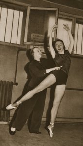 Bronislava Nijinska con Rosella Hightower, del Grand Ballet de Monte-Carlo, 1949