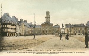 Charleville, Ayuntamiento, Plaza Ducal