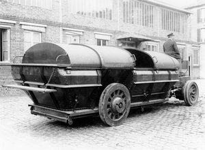 Transportador cerrado para residuos domésticos, 1912 de French Photographer