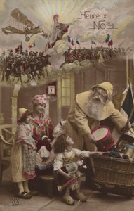 Papá Noel dando regalos a los niños, con batalla de la Primera Guerra Mundial en el fondo de French Photographer