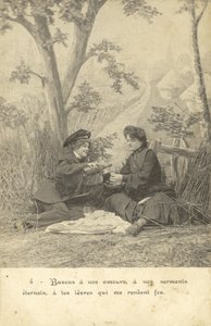 Amantes femeninas en el campo de French Photographer
