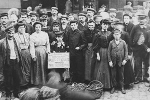 Jardineros de Bagneux, mercado de Les Halles, París, 1907 de French Photographer