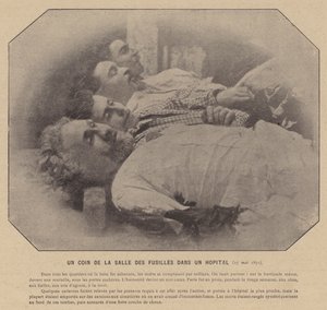 La Comuna de París, Un rincón de la sala de los fusilados en un hospital, 27 de mayo de 1871 de French Photographer