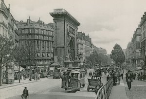 La Porte et le Boulevard Saint-Denis de French Photographer