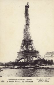 La Torre Eiffel se dobla de French Photographer