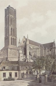 Limoges, Catedral de San Esteban, Campanario y Fachada SO (Vista tomada del patio interior del Obispado) de French Photographer