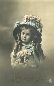 Niña con un sombrero grande de French Photographer