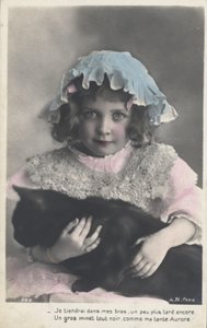 Niña con un gato de French Photographer