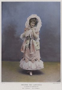 Mademoiselle Filliaux como La Commere en La Revue des Dentelles