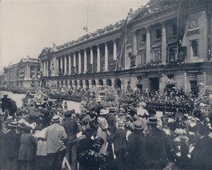 París: Carros cargados con coronas de French Photographer