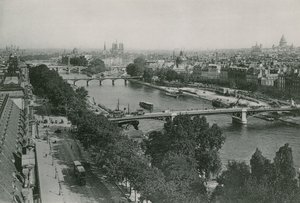 Perspective sur la Seine, vue prise du Pavillon de Flore de French Photographer