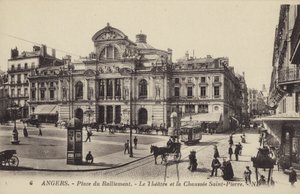 Place du Ralliement, el teatro y la Chaussee Saint-Pierre, Angers, Francia de French Photographer