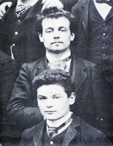 Retrato: Alfred Jarry (1873 -1907) y Fargue (1876 - 1947) en el Lycée Henri IV, París - foto de French Photographer