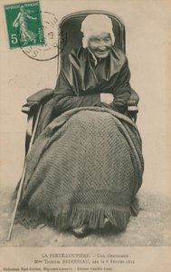 Postal de una centenaria, Madame Therese Bedoiseau, La Ferte-Loupiere, 1913 de French Photographer