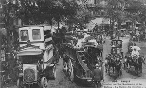 Postal mostrando una estación de ómnibus en el cruce del Boulevard Montmartre y el Boulevard des Italiens, París, 1905-10 de French Photographer