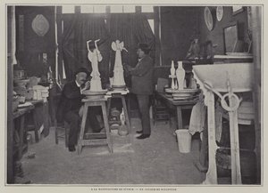Taller de escultura en la fábrica de porcelana de Sèvres, Francia de French Photographer