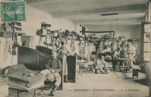Soldados del 121º Regimiento de Infantería francés en sus barracas
