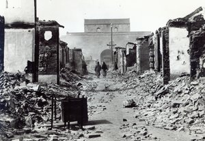 La destrucción en China durante la Rebelión de los Bóxers de 1900 de French Photographer