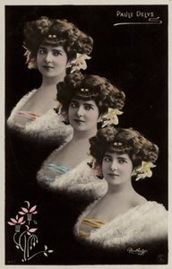 Tres cabezas femeninas idénticas de French Photographer