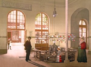 Agua de manantial de Vichy vendida por vaso en la fuente Grande Grille, 1890-1900 de French Photographer