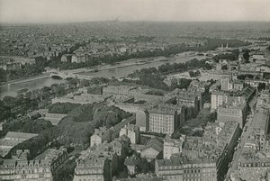 Vue sur les Champs-Elysees et le Sacre-Coeur prise de la Tour Eiffel de French Photographer