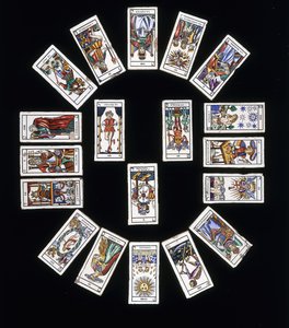 Panel de azulejos de gres francés, decorado con una baraja de cartas del Tarot de Marsella, siglo XX de French School