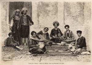 Una orquesta judía, en Tlemcen, invariablemente compuesta por 5 instrumentos: el rbab montado en 2 cuerdas; el kouistra, una especie de laúd; el kamendja, o violín; el centihr, una especie de caja trapezoidal plana y la derboucha, una especie de pandereta  de French School