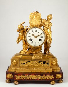 Un reloj de chimenea de bronce dorado de finales de Luis XV con un medallón de perfil de Enrique IV sostenido por Venus de French School