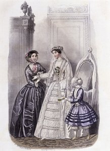 Una mujer en vestido de novia rodeada por una niña y una dama - en 