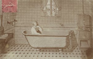 Una mujer en el baño en un cuarto de baño (collage)