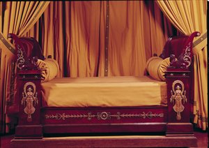 Cama, estilo Primer Imperio (madera y bronce dorado)