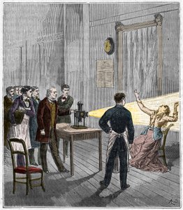 Catalepsia producida bajo la influencia de la luz - El neurólogo francés Jean Martin Charcot (1825-1893) estudiando el fenómeno de la hipnosis en un paciente en el hospital Salpetriere usando una linterna mágica - Catalepsia - Jean Martin Charcot (1825-189 de French School