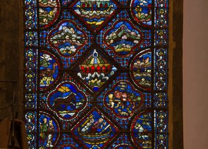 Catedral de Chartres, vidriera: la vida de Noé, (detalle) el arca de Noé sobre las olas