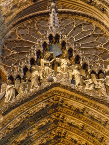 Catedral de Reims: detalle de la fachada (Marne 51) representando la Coronación de la Virgen de French School