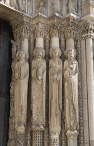 Catedral de Chartres, detalle del fuego a la derecha de la bahía central de la puerta real de French School