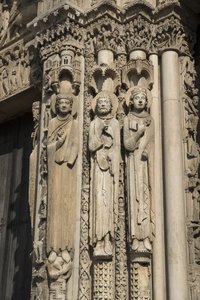 Catedral de Chartres, detalle del estallido izquierdo de la bahía a la derecha de la puerta real, de izquierda a derecha, un rey, Roland, Luis VII de French School