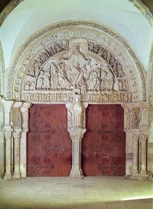 Portal Central en el Nártex de la Iglesia de Sainte-Madelaine, con relieve de Pentecostés en el Tímpano, c.1150 de French School