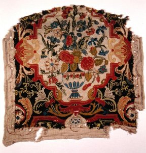 Respaldo de silla que representa un jarrón de flores de French School