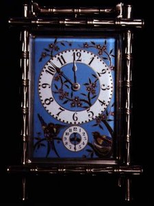 Reloj de carruaje chinoiserie con esfera esmaltada y paneles laterales de French School