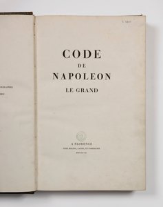 Código de Napoleón el Grande, abierto en la portada, publicado en Florencia, Molini, Landi et Cie, 1809