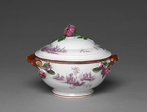 Tazón cubierto, fabricado por la Fábrica de Saint Clement, c.1775 de French School