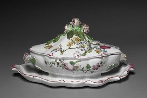 Sopera Cubierta con Soporte Adjunto, fabricante Fábrica Veuve Perrin, c.1765 de French School