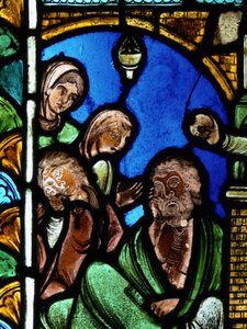 Una escena de la Vida de San Nicolás, ex Catedral de Troyes: el santo deja dinero a un hombre evitando así que sus hijas entren en la prostitución de French School