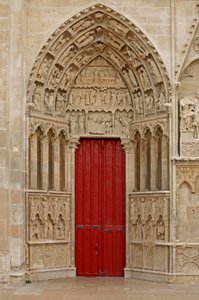 Representación de la puerta norte en la fachada oeste de French School