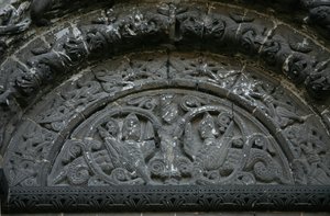 Representación del tímpano sobre la puerta norte de French School