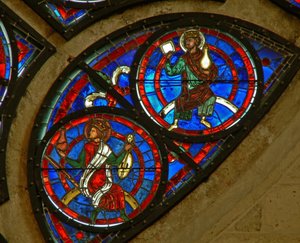 (detalle) de la ventana rosa este que representa a dos ancianos del apocalipsis de French School